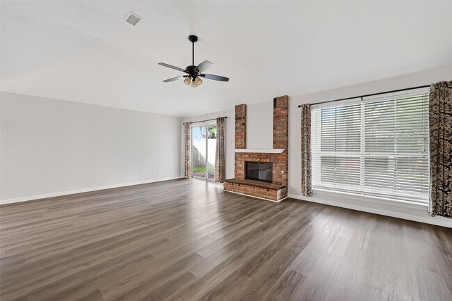 Building Photo - 22022 Kenlake Dr