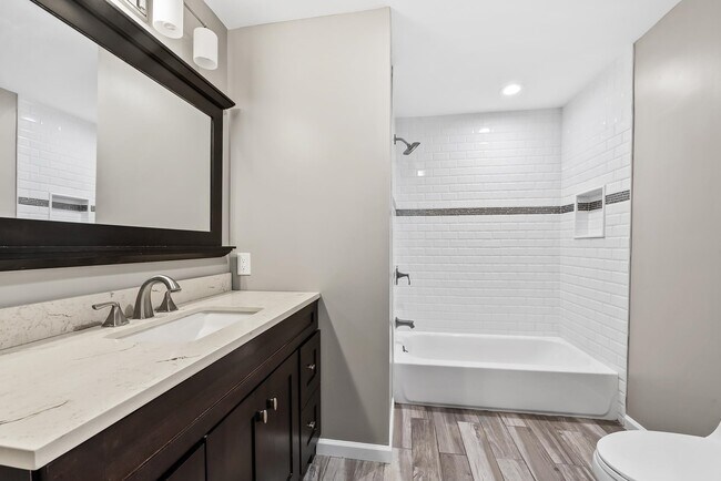 Building Photo - 1916 Grand Ave