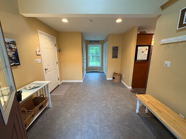 Building Photo - 138 Dwight Dr