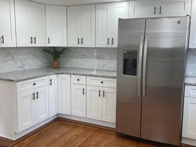 Building Photo - Beautiful! Spacious! Affordable! This 3 Be...