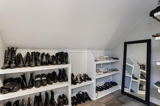 Building Photo - 6463 N Garden Grove Ln