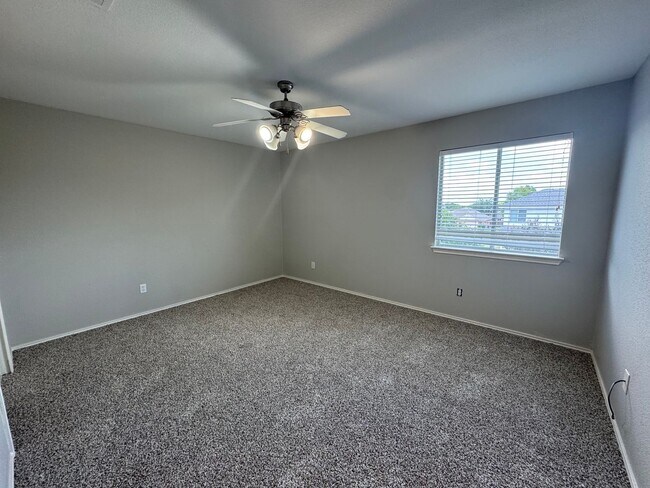 Building Photo - Spacious Midway ISD Home