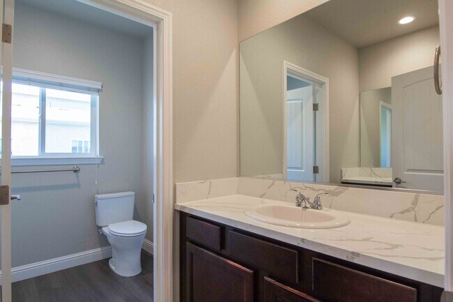 Building Photo - MOVE IN SPECIAL!!! $500 OFF FIRST MONTH'S ...