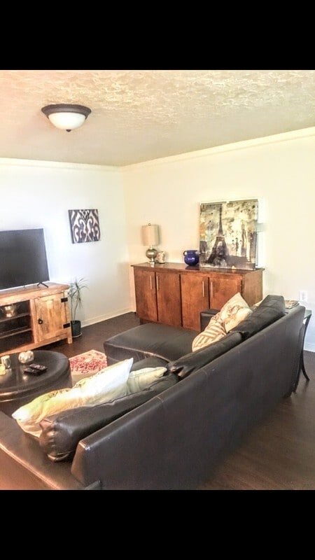 Building Photo - 4105 Edgehill Dr