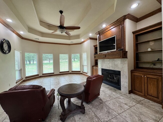 Building Photo - 8147 Shadow Lake Dr