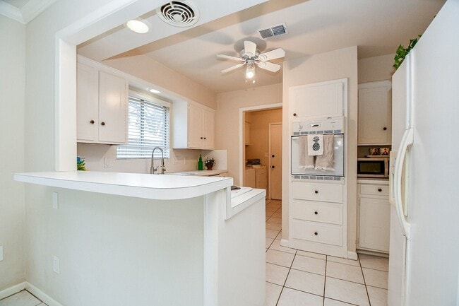 Building Photo - 5814 Fairdale Ln