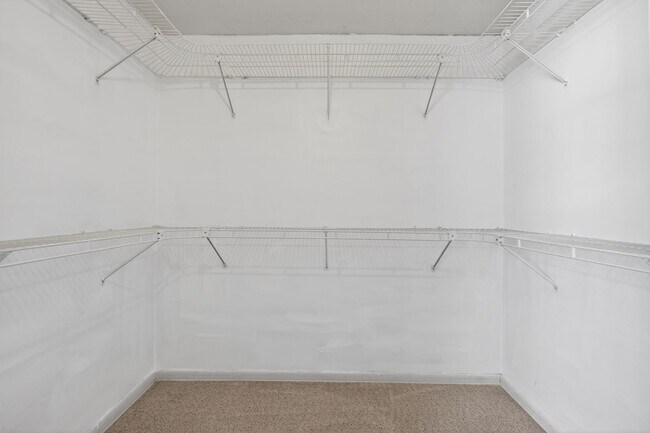 Building Photo - 1 Bedroom Condo Walking distance to UofD  Showing Saturday 3/14 11:30am-11:45