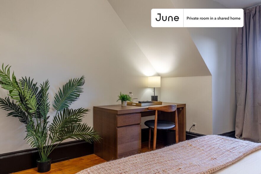 Building Photo - Room in Shared 5 bed/2 bath home in Allston
