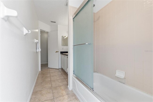 Building Photo - 8619 Knottingham Dr