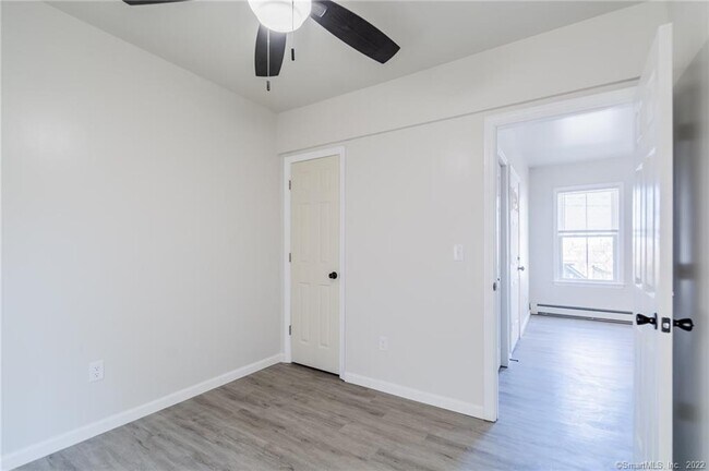 Building Photo - 31 Willetts Ave