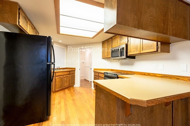 Building Photo - Three Bedroom Plus Bonus In West Linn - Sunset!