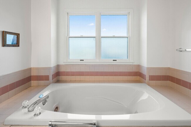 Building Photo - Beautifully Renovated Townhome in The Ridings at Brookside – Macungie