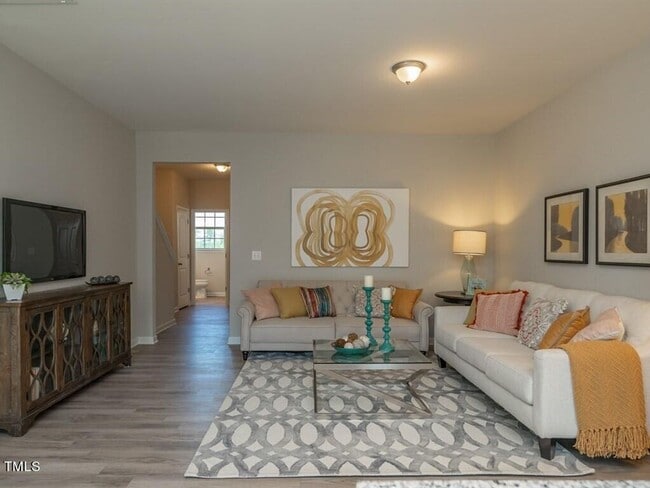 Building Photo - Gorgeous new townhome in the heart of Clay...