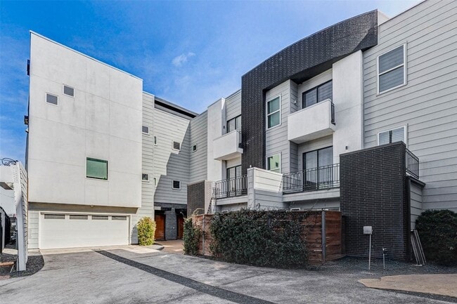 Building Photo - 4115 Chartres St