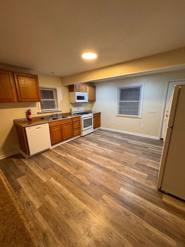 Building Photo - 1079 North Ave