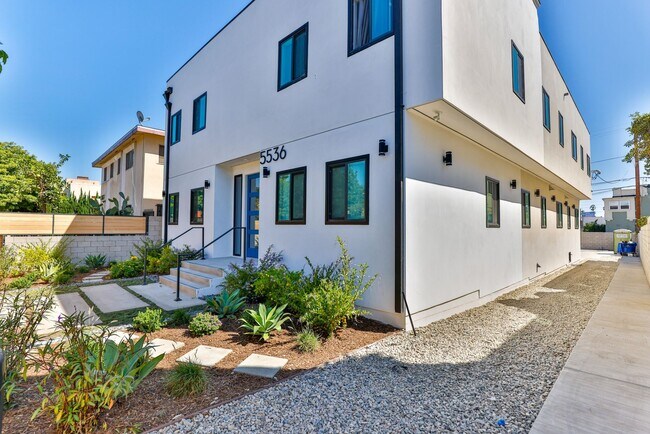 Interior Photo - 5536 Lexington Ave