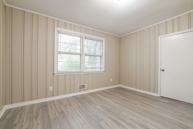 Building Photo - 415 N Pine St