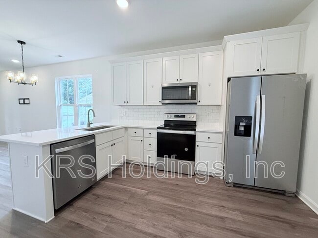 Building Photo - 1420 Maplewood Dr