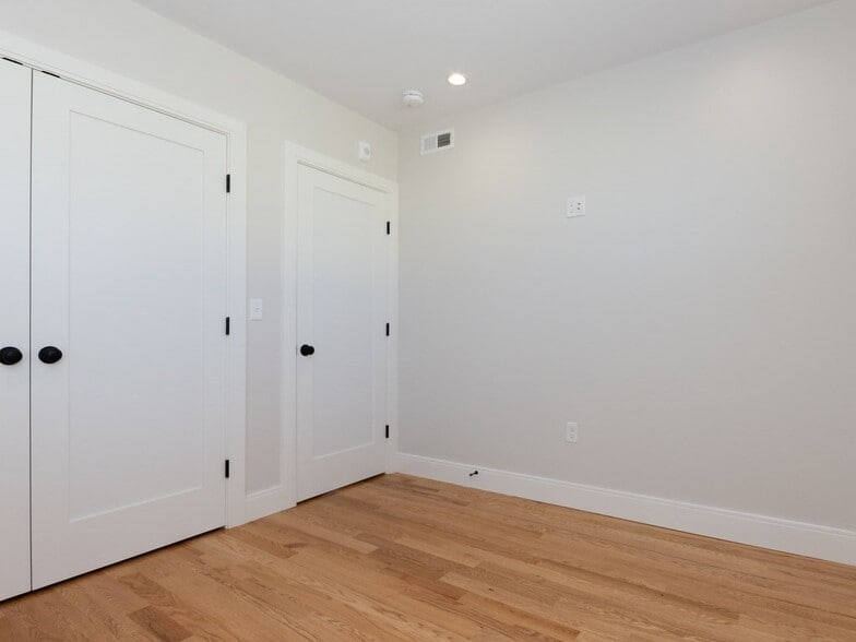 Building Photo - 5 Tovar St
