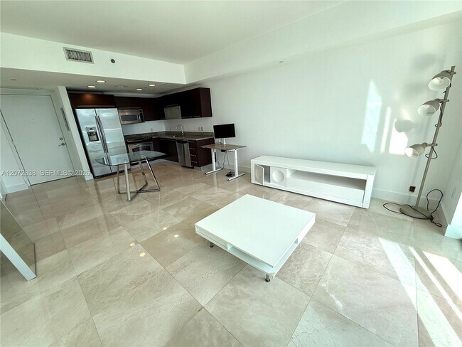 Building Photo - 950 Brickell Bay Dr