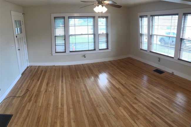 Building Photo - 6 Winsor Ave