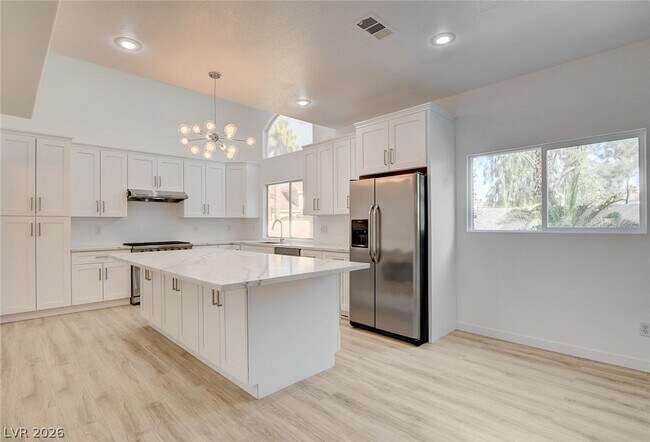 Building Photo - 8401 Desert Quail Dr