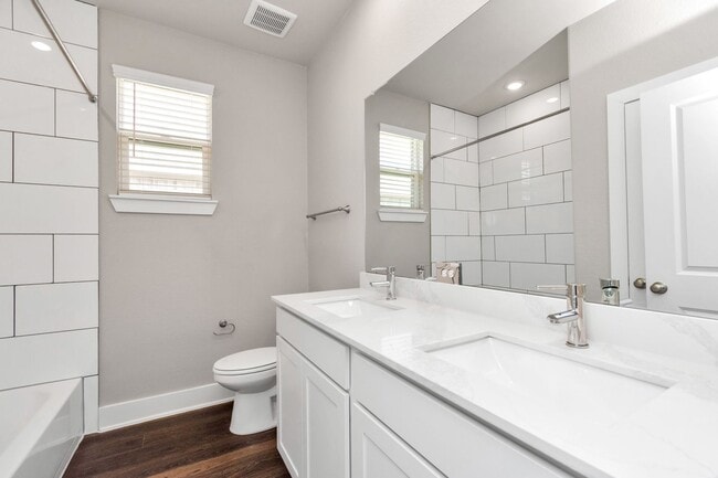 Building Photo - Sycamore