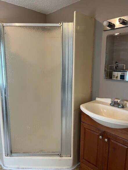 Unit 2 - 607 Honeyfarm Ln