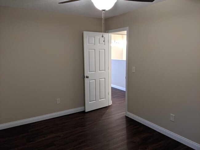 Building Photo - 1814 Cedarcrest Ave