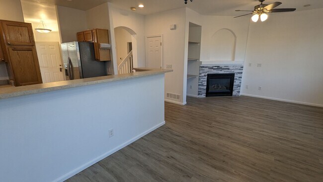Building Photo - NICE 3 BDRM, 3 BATH, 2-CAR GARAGE + CLUBHOUSE AND POOL! AVAILABLE OCT. 1st