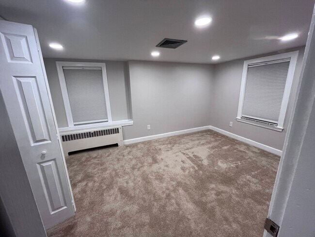 Building Photo - 48 Aberdeen Rd