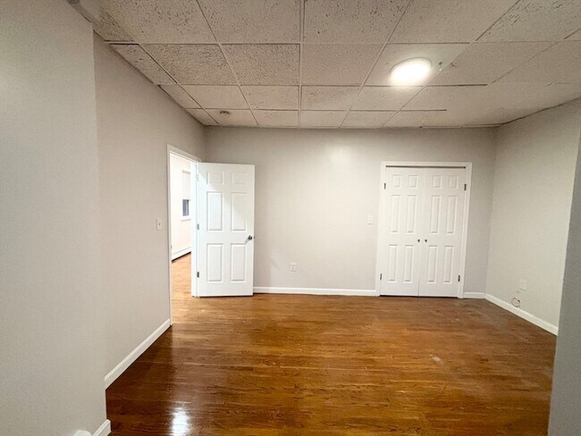 Building Photo - 98 Main St