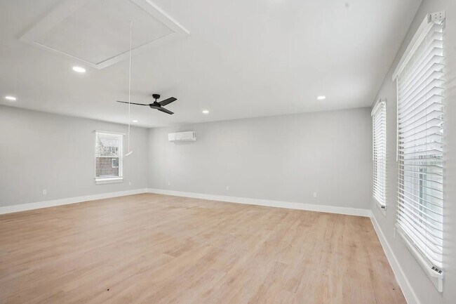 Building Photo - 1410 Elliott St