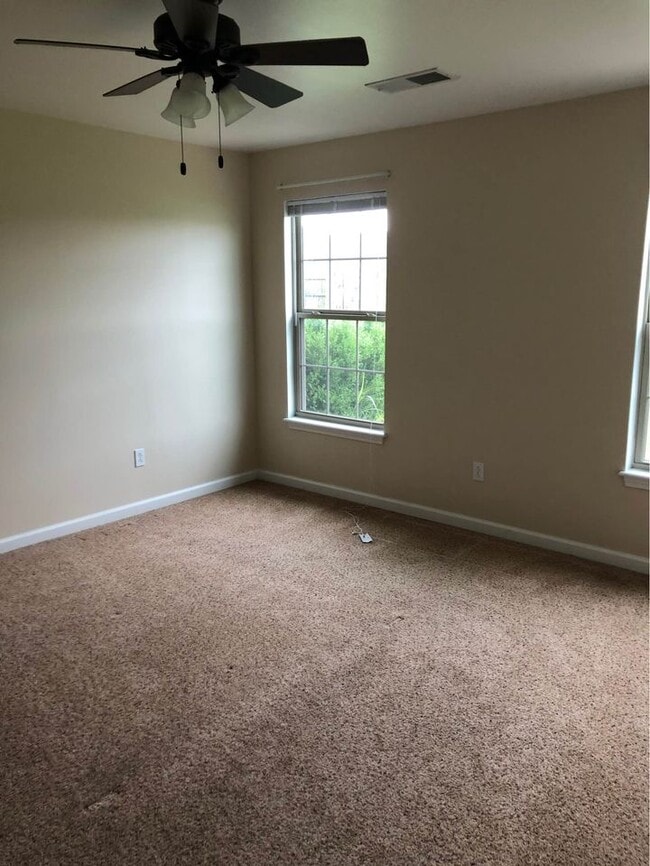 Building Photo - 708 Chatham Ct