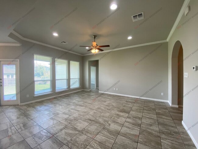 Building Photo - 818 Dunford Dr