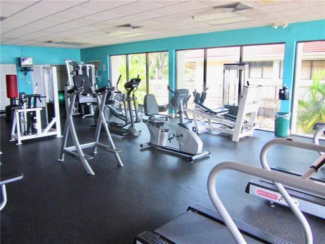 Building Photo - 105 Lake Emerald Dr