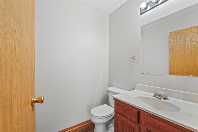 Building Photo - Modern Comfort & Space