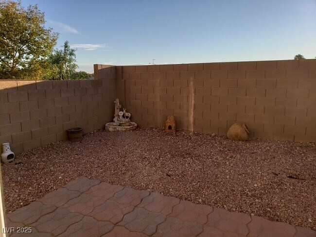 Building Photo - 9530 Friant St