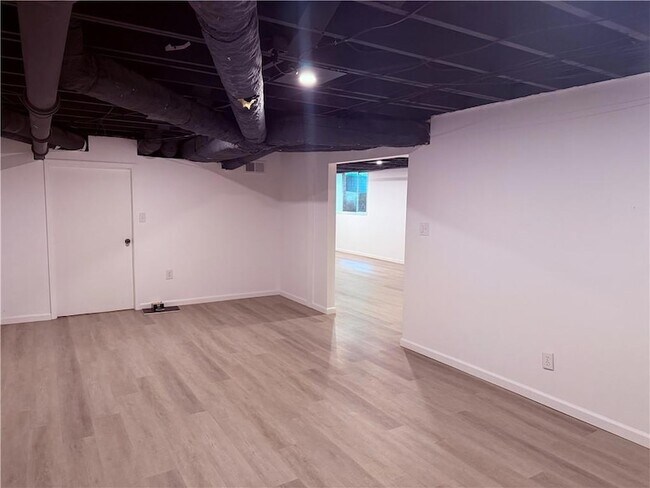 Building Photo - 6651 Castleton Dr NW