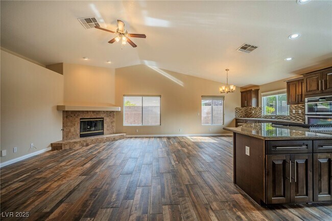 Building Photo - 921 San Bruno Ave