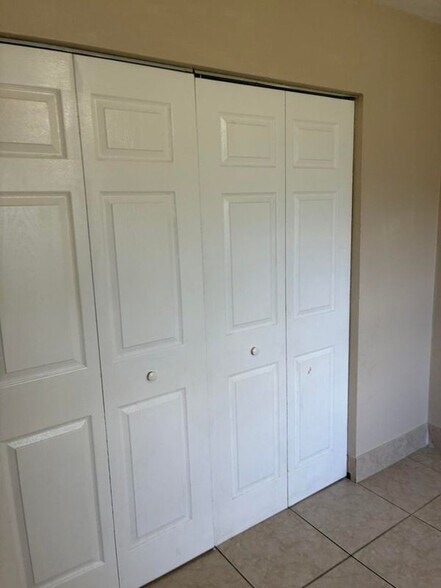 Building Photo - 1420 Barton Rd