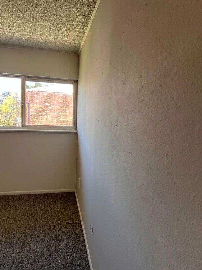 Building Photo - Spacious Three Bedroom Townhome in Westmin...