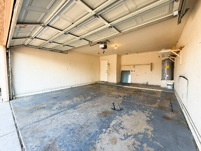 Building Photo - Charming 3-Bedroom Avondale Home with New ...