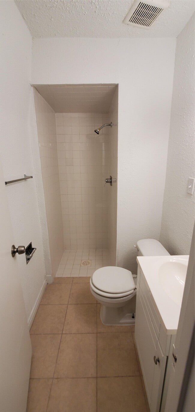 Building Photo - 1220 Shadowdale Dr