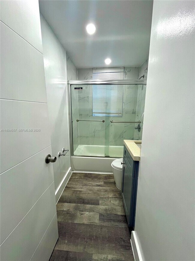 Building Photo - 1036 SW 5th St