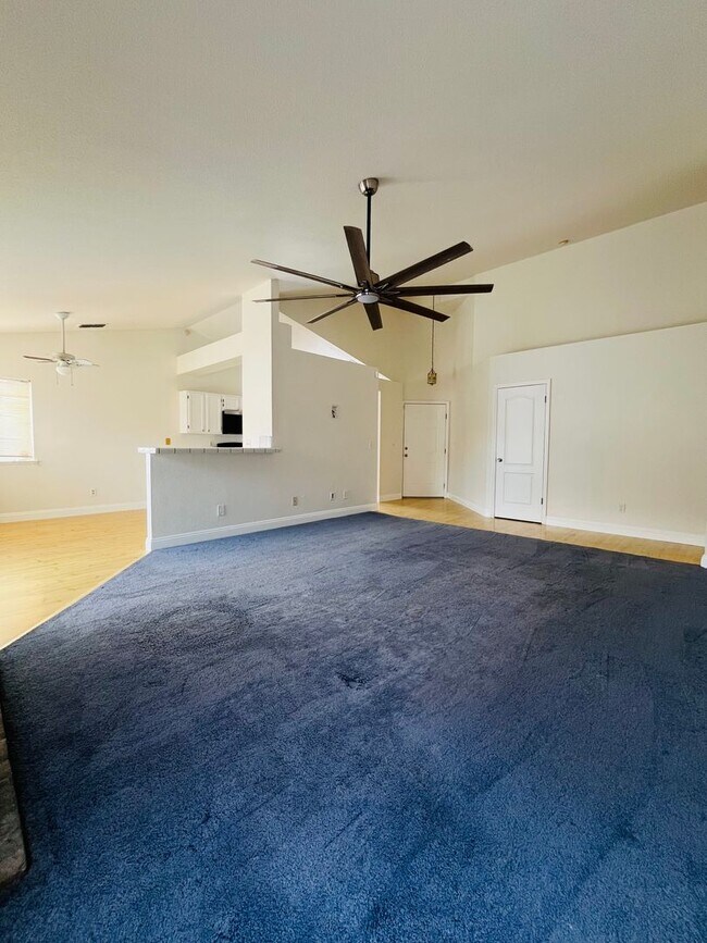 Building Photo - $2450 - 3 Bed/2 Bath Home in a Beautiful Neighborhood