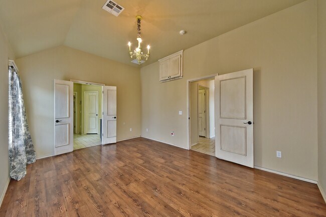 Building Photo - Amazing Home - 3 bed 2 bath - Edmond Schools