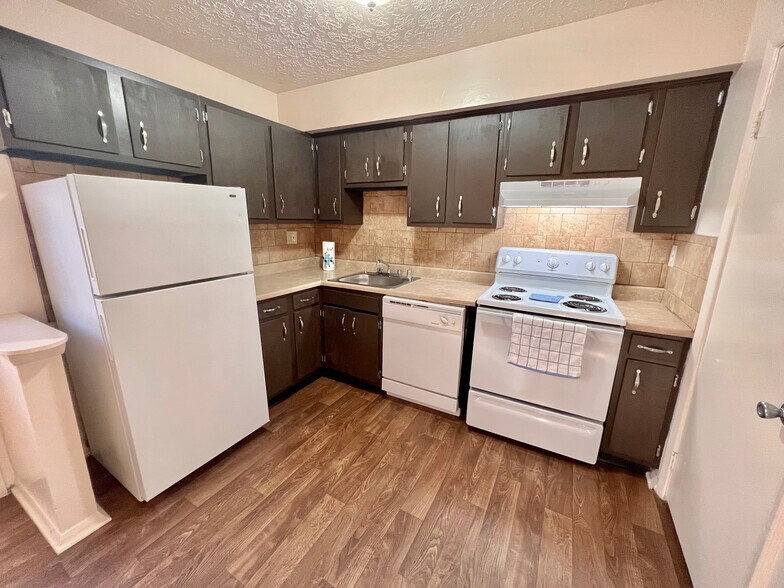 Glenview Apartments 1201 Marlowe Dr Clarksville IN 47129 Apartment