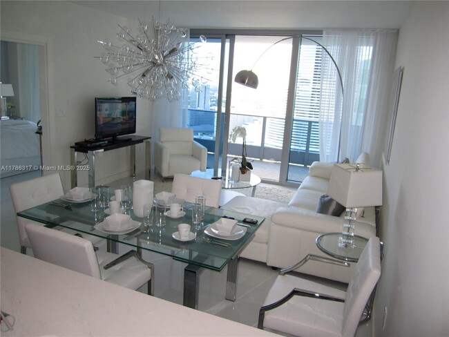 Building Photo - 200 Biscayne Blvd Way
