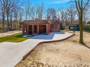 Building Photo - 2113 W Madison Ave